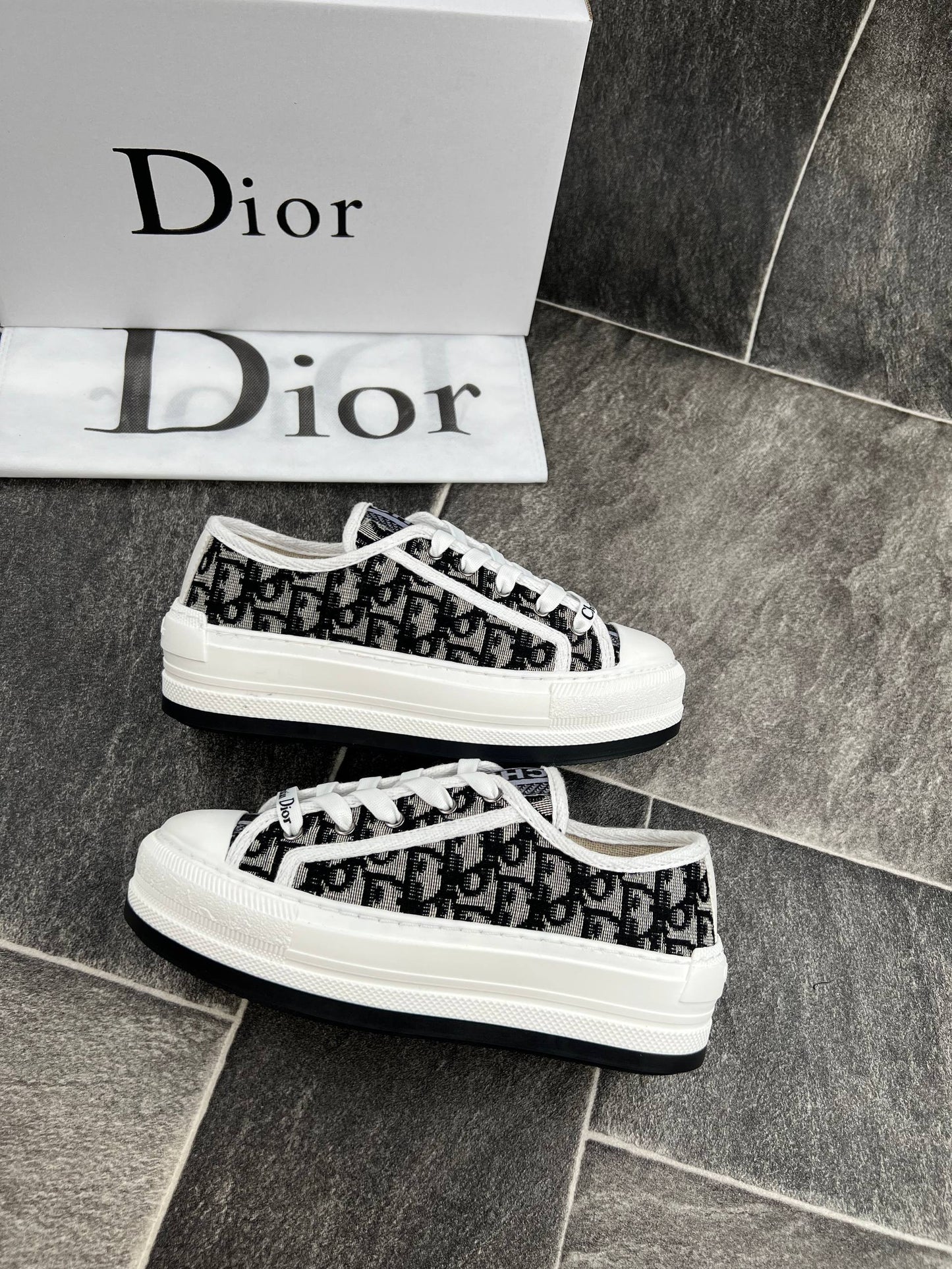 C.D. NEW SEASON SHOES
