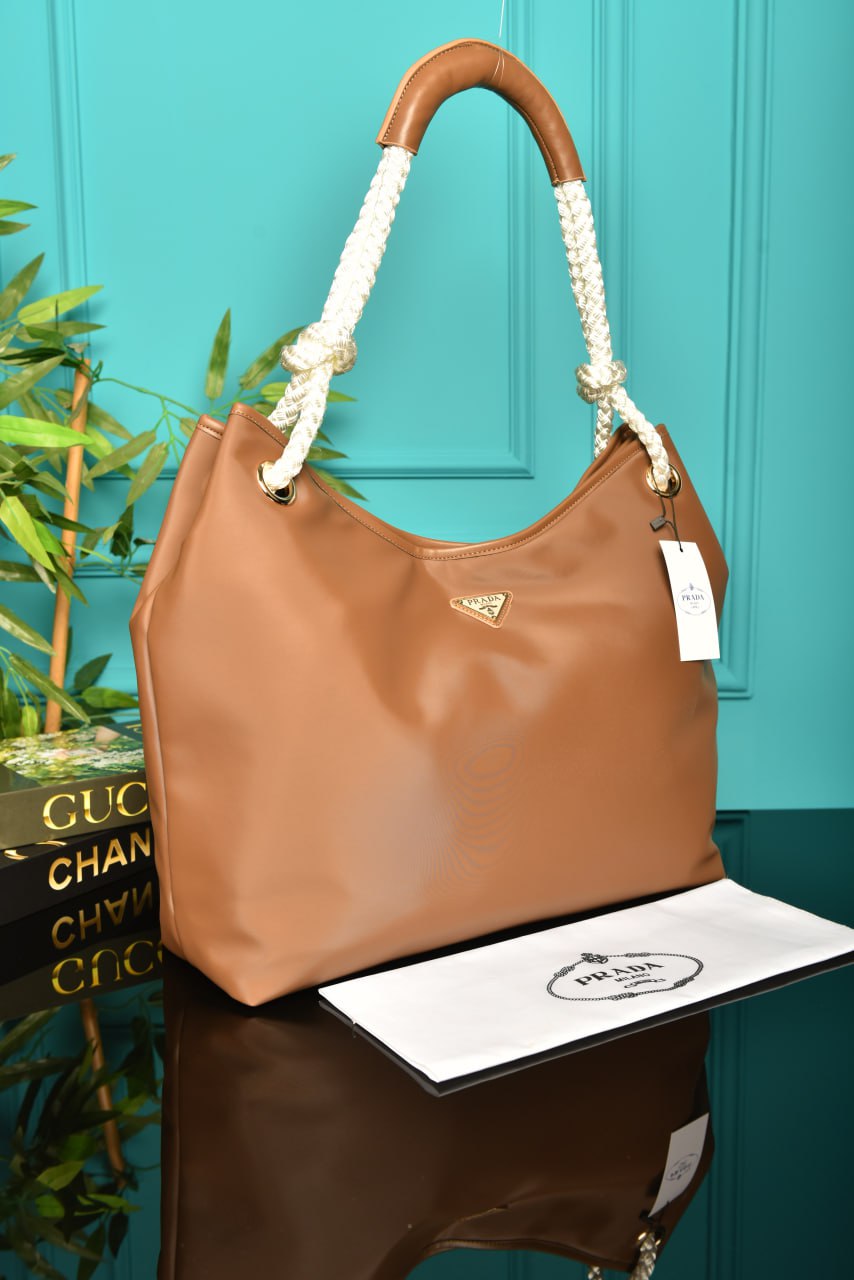 Sac à bandoulière Mariner grand format en Re-Nylon